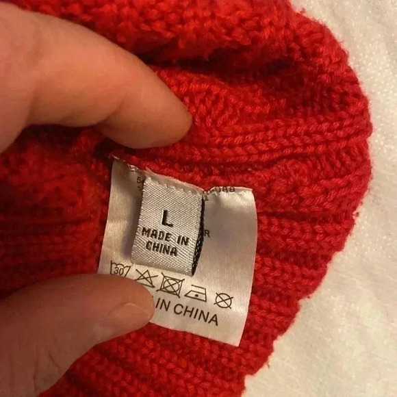 2 winter hats 🧢 for teens. MOJANG official Minecraft product and red simple hat - Picture 9 of 11